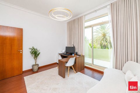 Вилла с 4 спальнями в Jumeirah Islands, ОАЭ №158673 16