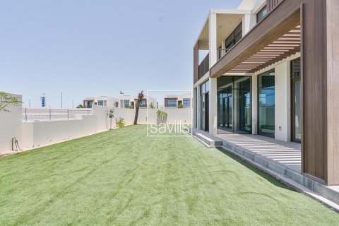 4 bedrooms Villa in Abu Dhabi, UAE No. 211134 10