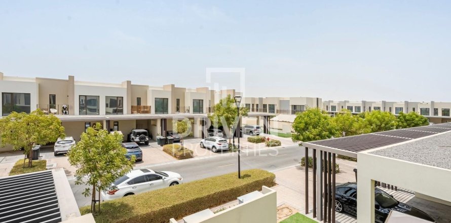 Villa de 4 dormitorios en EMAAR South, UAE No. 217743