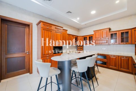 Вилла с 7 спальнями в Emirates Hills, ОАЭ №215671