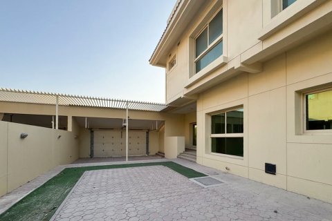 Villa de 5 dormitorios en Umm Suqeim, UAE No. 215366 8