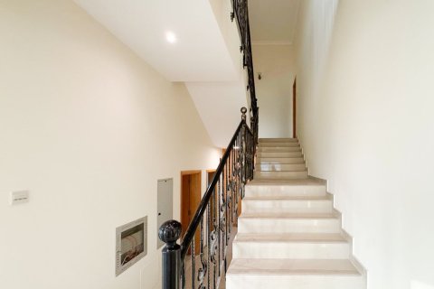 Villa de 5 dormitorios en Umm Suqeim, UAE No. 215366 12