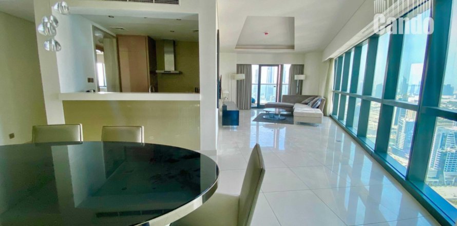 Квартира с 2 спальнями в Paramount Tower Hotel & Residences, ОАЭ №64992
