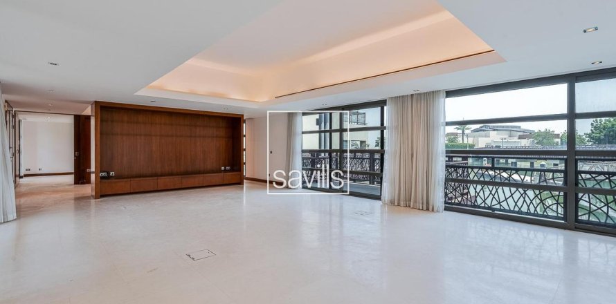 5 bedrooms Villa in Al Qurm, UAE No. 211142