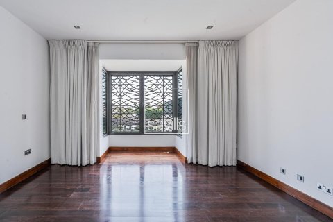 5 bedrooms Villa in Al Qurm, UAE No. 211142 16