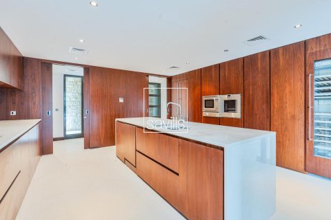 5 bedrooms Villa in Al Qurm, UAE No. 211142 12