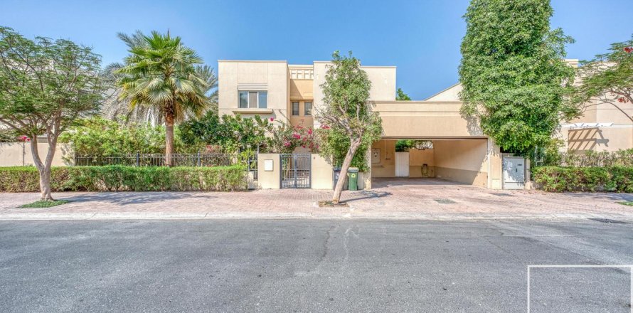 Villa de 5 dormitorios en Meadows, UAE No. 222589