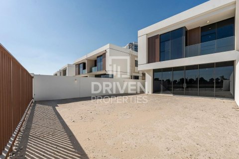 Villa de 4 dormitorios en District One, UAE No. 202702 24