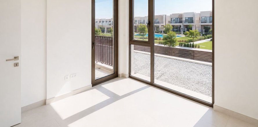 4 bedrooms Townhouse in Dubai, UAE No. 203066