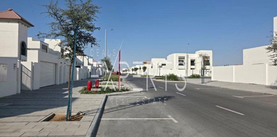Villa de 4 dormitorios en Al Shamkha, UAE No. 224188