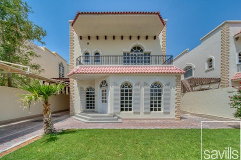 Villa de 5 dormitorios en Umm Suqeim, UAE No. 220447
