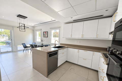3 bedrooms Villa in Jumeirah Village Triangle, UAE No. 213048 3