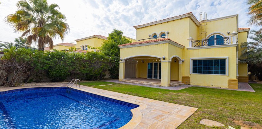 4 bedrooms Villa in Legacy, UAE No. 14387