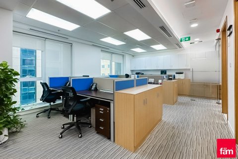 97.9m² Office in Sheikh Zayed Road, UAE No. 203062 3