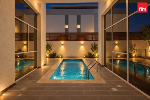 5 bedrooms Villa in Dubai, UAE No. 213495 9