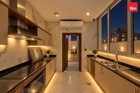 5 bedrooms Villa in Dubai, UAE No. 213495 12