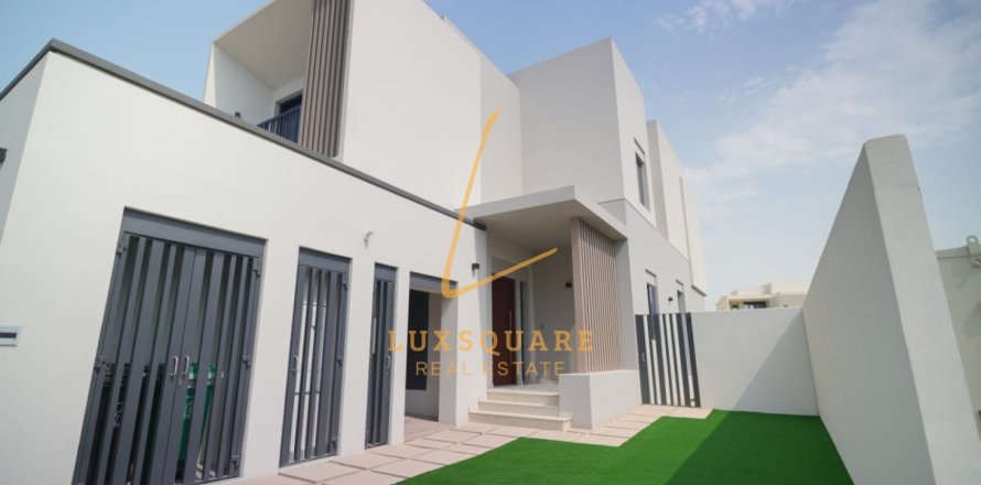 4 bedrooms Townhouse in Jebel Ali, UAE No. 222033
