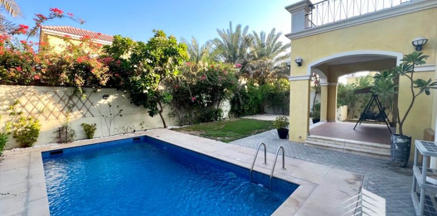 3 bedrooms Villa in Legacy, UAE No. 9443