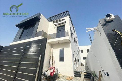 Villa de 4 chambres à Ajman, UAE No. 34157 9