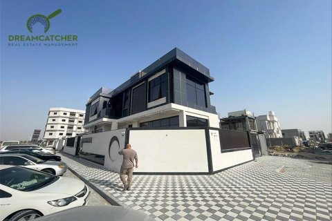 Villa de 4 chambres à Ajman, UAE No. 34157 8