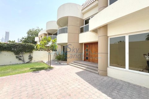 Villa de 4 dormitorios en Jumeirah, UAE No. 125558 30