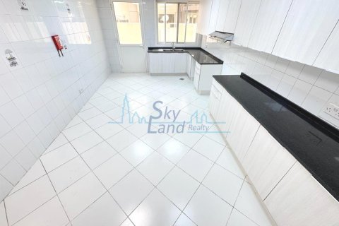 Villa de 4 dormitorios en Jumeirah, UAE No. 125558 25