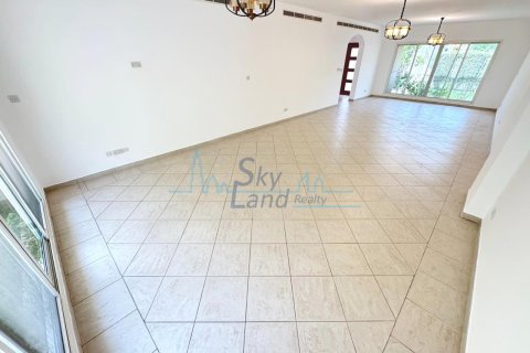Villa de 4 dormitorios en Jumeirah, UAE No. 125558 9