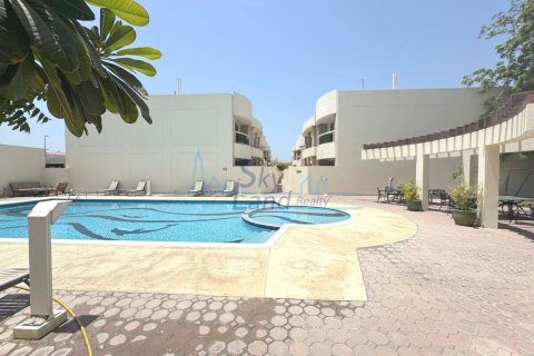 Villa de 4 dormitorios en Jumeirah, UAE No. 125558 3