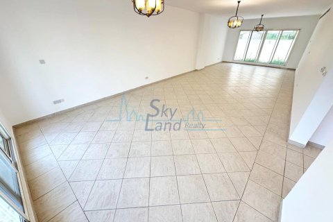 Villa de 4 dormitorios en Jumeirah, UAE No. 125558 23