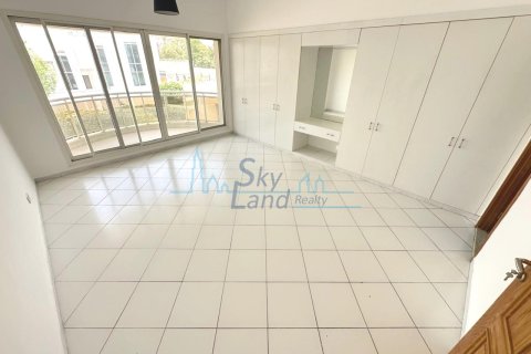 Villa de 4 dormitorios en Jumeirah, UAE No. 125558 8