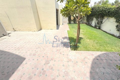 Villa de 4 dormitorios en Jumeirah, UAE No. 125558 17