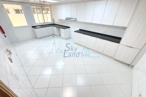 Villa de 4 dormitorios en Jumeirah, UAE No. 125558 28