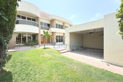 4 bedrooms Villa in Jumeirah, UAE No. 125558