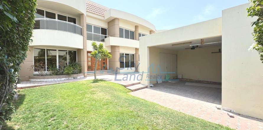 Villa de 4 dormitorios en Jumeirah, UAE No. 125558