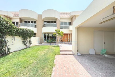 Villa de 4 dormitorios en Jumeirah, UAE No. 125558 18