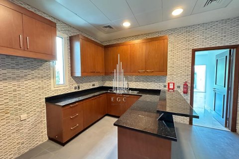 Villa de 5 dormitorios en The Marina, UAE No. 37690 13