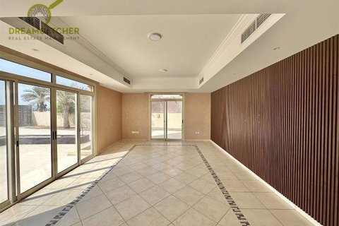 5 bedrooms Villa in Al Hamra Village, UAE No. 75675 11