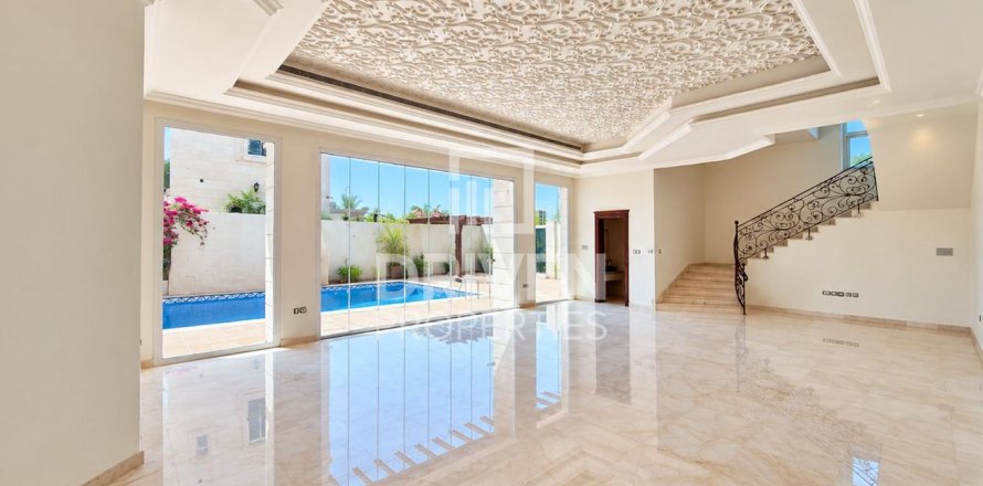 Villa de 5 chambres à Al Barsha South, UAE No. 221394