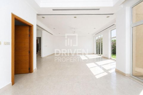 Villa de 5 dormitorios en The Villa, UAE No. 223342 4