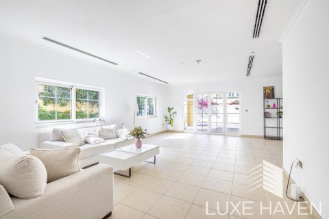 Villa de 3 dormitorios en Legacy, UAE No. 13113 4