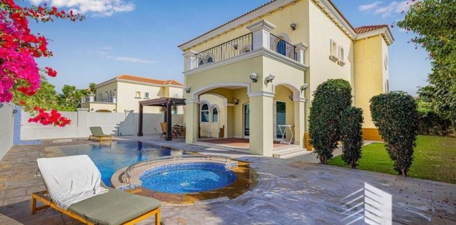 Villa de 3 dormitorios en Legacy, UAE No. 13113