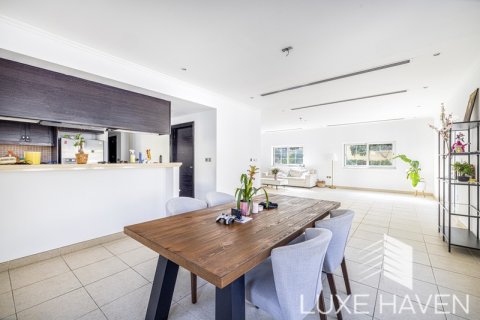 Villa de 3 dormitorios en Legacy, UAE No. 13113 8