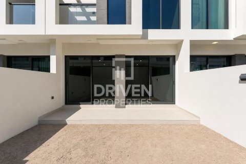 Townhouse de 4 dormitorios en Trump Estates, UAE No. 215210 14