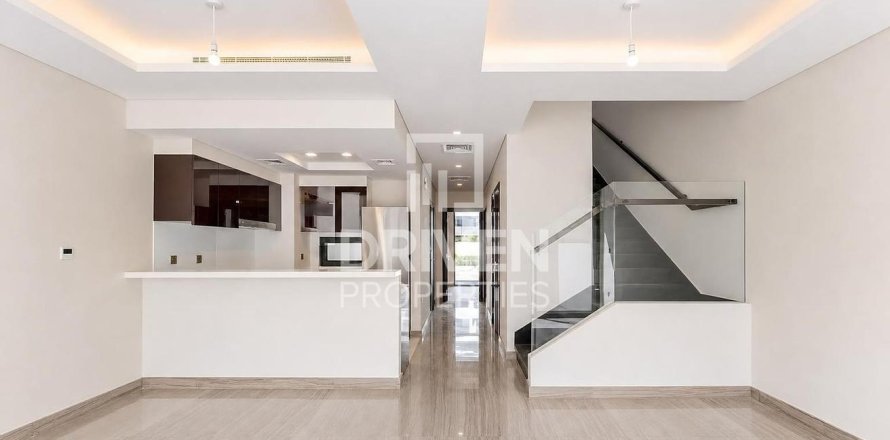 Townhouse de 4 dormitorios en Trump Estates, UAE No. 215210