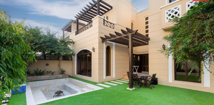 4 bedrooms Townhouse in Dubai, UAE No. 215954