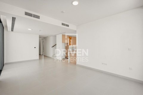 4 bedrooms Villa in EMAAR South, UAE No. 212523 10