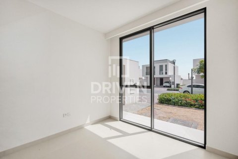 4 bedrooms Villa in EMAAR South, UAE No. 212523 17
