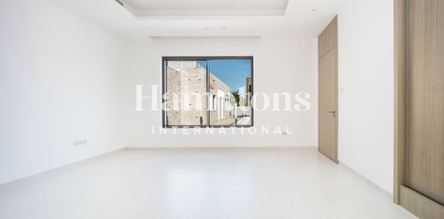 Вилла с 5 спальнями в Umm Al Sheif Villas, ОАЭ №215672