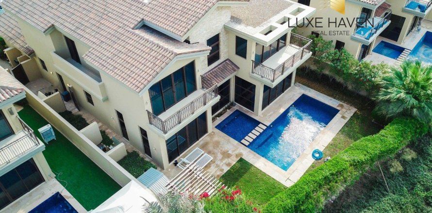 5 bedrooms Villa in Earth, UAE No. 9833