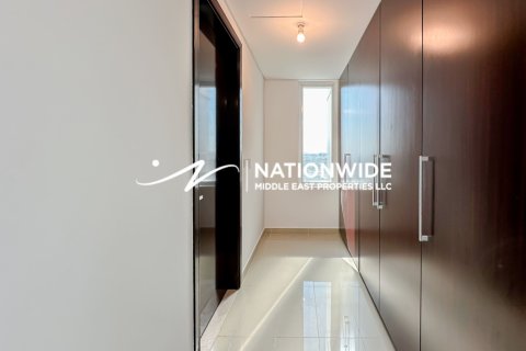 3 bedrooms Apartment in Abu Dhabi, UAE No. 136124 11